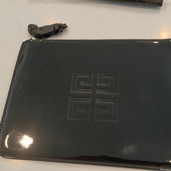 💋 Givenchy *NEW patent leather clutch - Picture 6 of 7